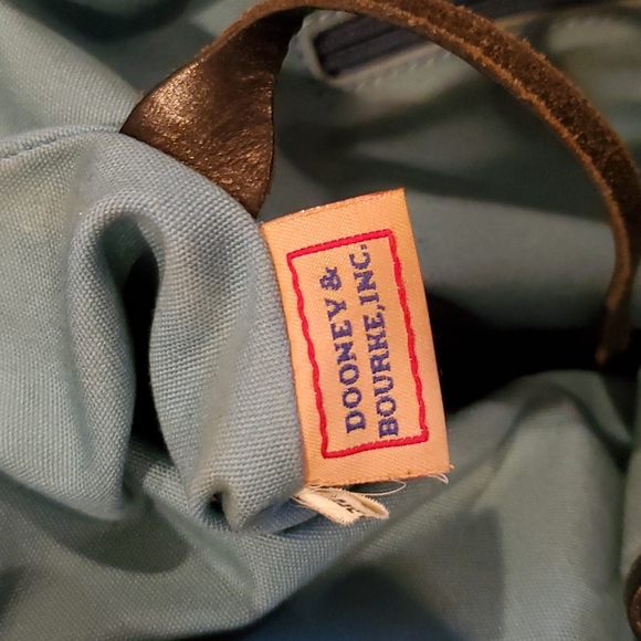 Dooney & Bourke Black Medallion Vintage Tote ✨️Host Pick✨️ - Picture 4 of 13